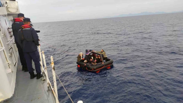 Yunanlıların geri ittiği 19 düzensiz göçmen kurtarıldı