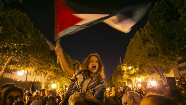 Yüzlerce Filistinliden İsrail'in ABD Büyükelçiliği önünde  ateşkes çağrısı