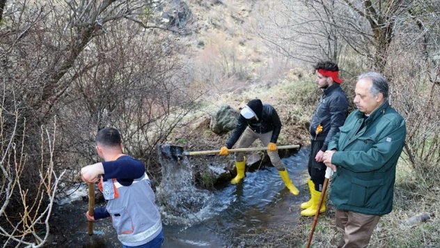Zincidere Göleti su kanallarında 10 yılın temizliği yapılıyor