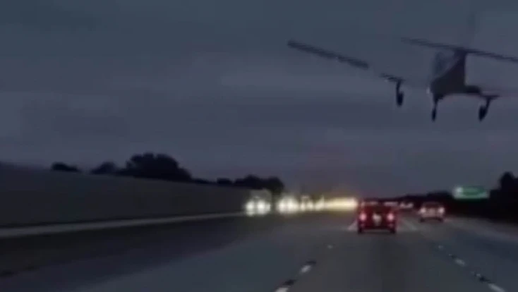 Florida’da Çift Motorlu Uçak Araçla Çarpıştı