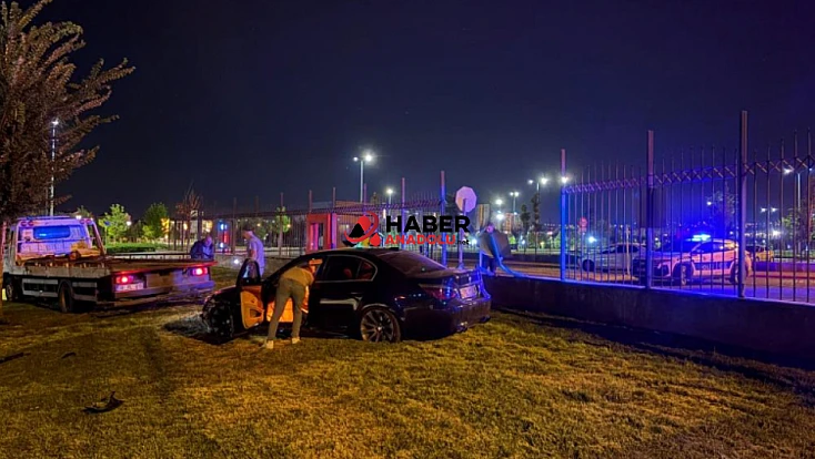 Kaldırıma çarpıp Millet Bahçesi'ne uçtu