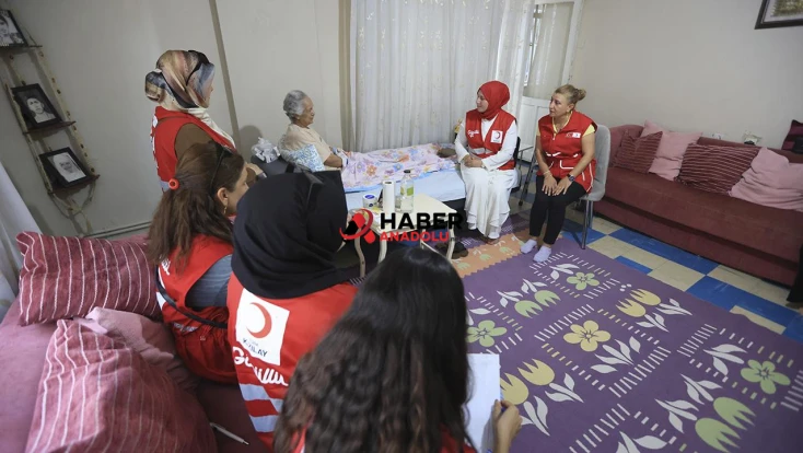 Kızılay, yaşlı bireyler için destek çalışmalarını sürdürüyor