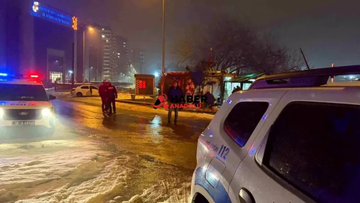 Oğlu, babasının büfesini kurşunladı