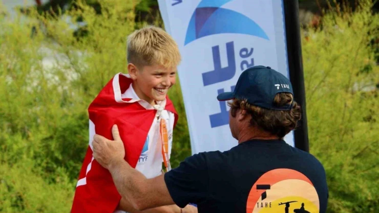 11 yaşındaki milli sörfçü Sarp, dünya üçüncüsü oldu