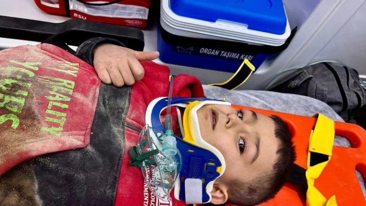 130. saatte enkazdan çıkan 5 yaşındaki Hasan işaret diliyle durumunu böyle anlattı