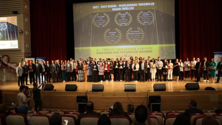 2021'in En İyileri Ödüllerini Aldı!
