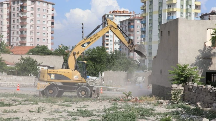 23 blok, 1000 dairelik 2. etap için ilk yıkım başladı