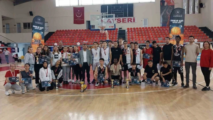 3x3 GençlikKupası'nda kupalar sahibini buldu