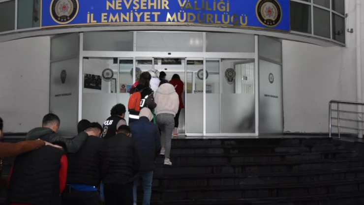 50 milyonluk vurgun yapan çete çökertildi