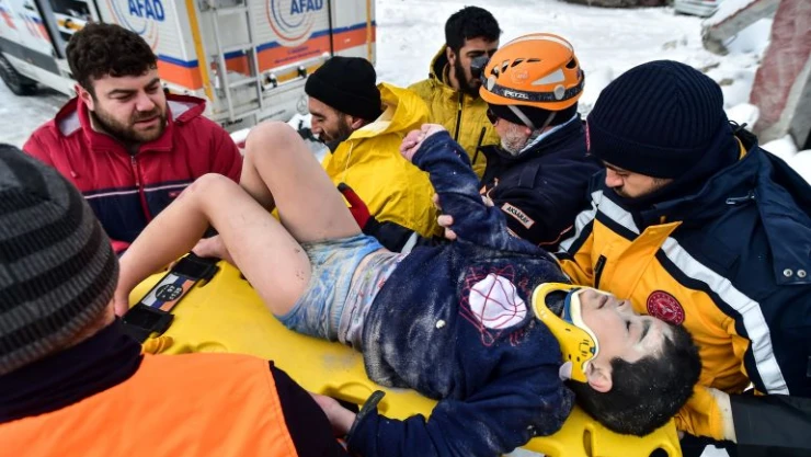 8 yaşındaki Zeynep 31 saat sonra kurtarıldı