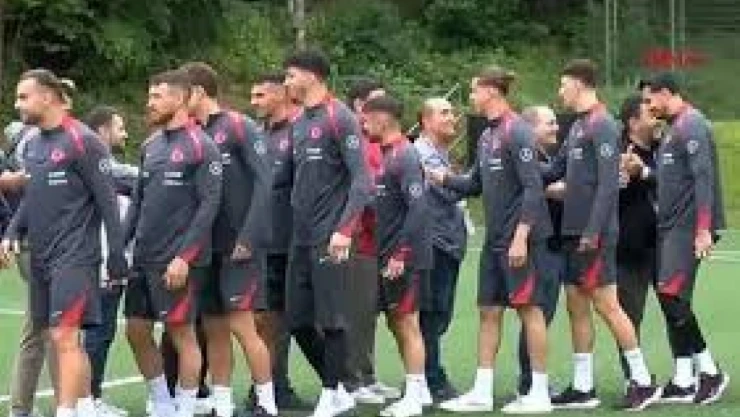 A Milli Futbol Takımı basın mensuplarıyla bayramlaştı