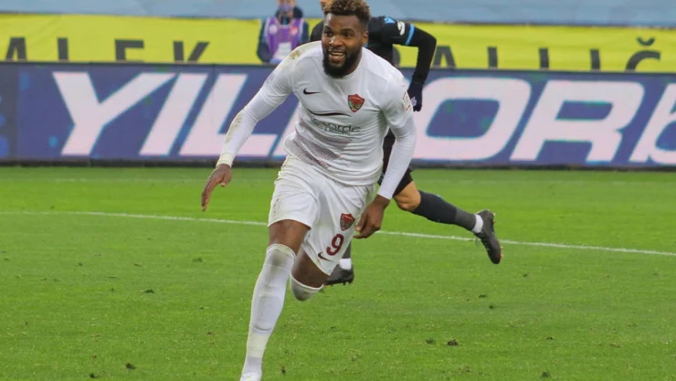 Eski Hataysporlu futbolcu, Çin'de 11. kattan düşerek hayatını kaybetti.
