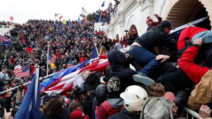 ABD'de 6 Ocak Komitesi, Trump'ın ifade vermesi için verdiği mahkeme celbini geri çekti