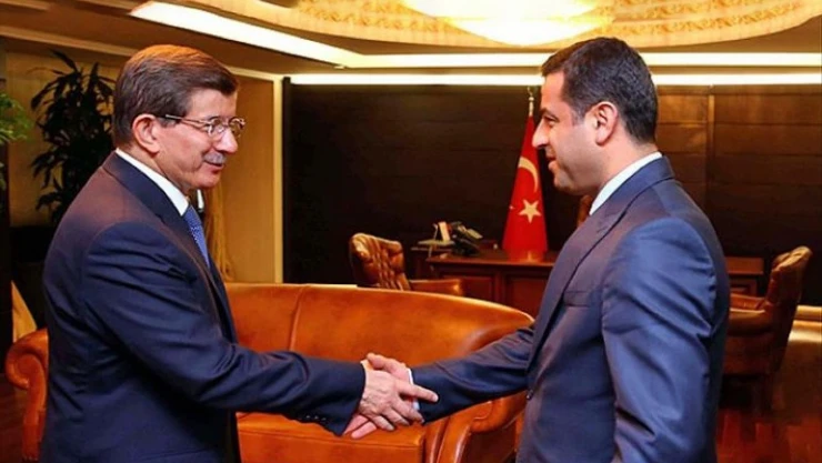 Ahmet Davutoğlu, Selahattin Demirtaş hakkındaki şikayetini geri çekti