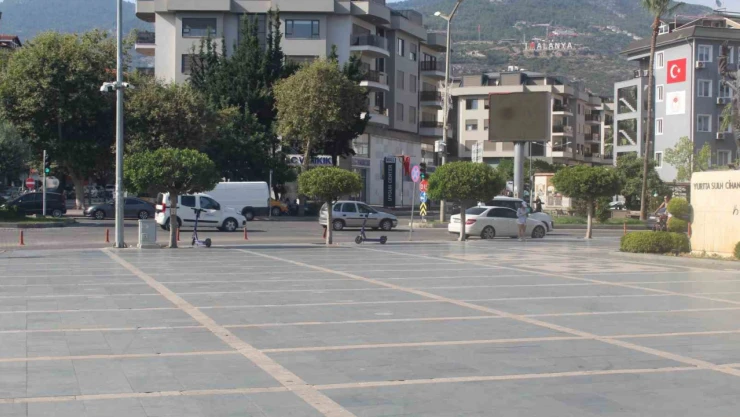 Alanya'da sıcaklık araç termometresinde 50 dereceye ulaştı