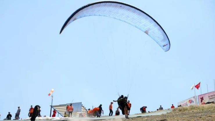 Ali Dağı'nda yamaç paraşütü heyecanı başladı