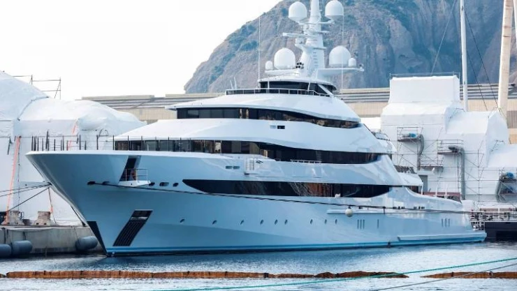 Almanya'da polis, Rus iş adamı Usmanov'un yatında arama yaptı