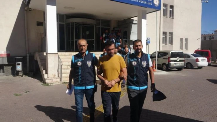 Araç kiralayanlara boş senet imzalatıp mağdur ettiler