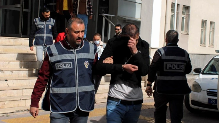 Aranan şahıslara eş zamanlı operasyon