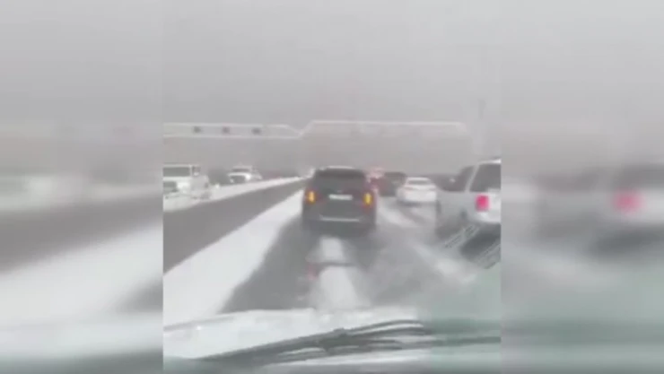 Arap Yarımadası'na dolu ve kar yağdı