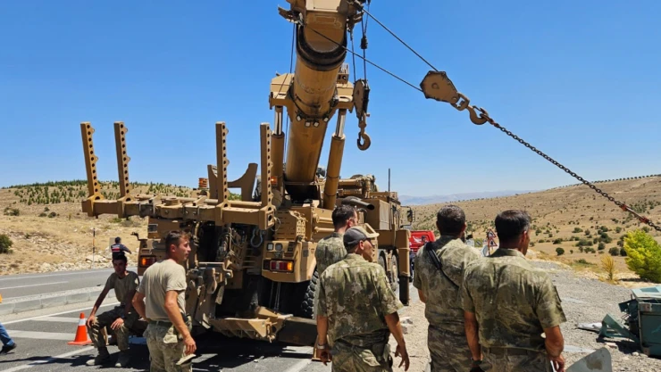 Askeri araç devrildi: 1 şehit, 1 asker yaralı