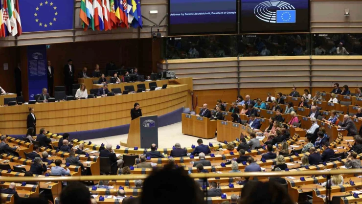 Avrupa Parlamentosu'ndan Mühimmat Üretimini Destekleme Yasası'na onay