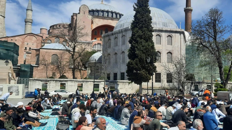 Ayasofya'da deprem paniği