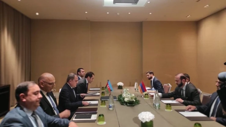 Azerbaycan ve Ermenistan barış anlaşmasını görüşmek üzere Cenevre'de bir araya geldi