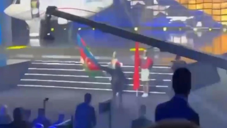 Azerbaycan'dan Ermenistan'daki Avrupa Halter Şampiyonası'nda Azerbaycan bayrağı yakılmasına tepki