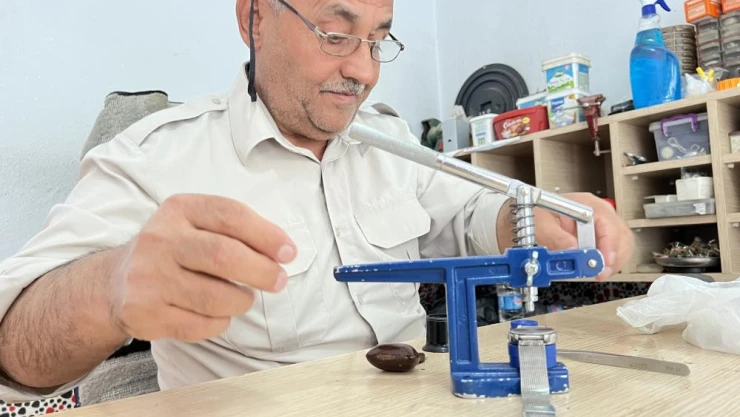 Baba mesleğine çocuk yaşta başladı, 50 yıldır saatlerle yaşıyor