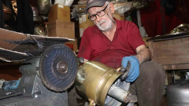 Babasından devraldığı mesleği devredecek çırak bulamıyor