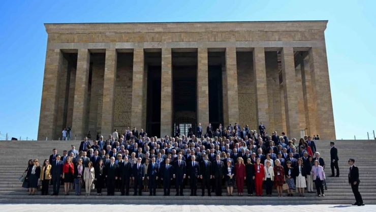 Türkiyesiz bir AB'nin gerçek manada küresel bir aktör olamayacağını bir kez daha vurguluyoruz