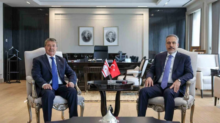 Bakan Fidan, KKTC Başbakanı Ünal Üstel'le görüştü