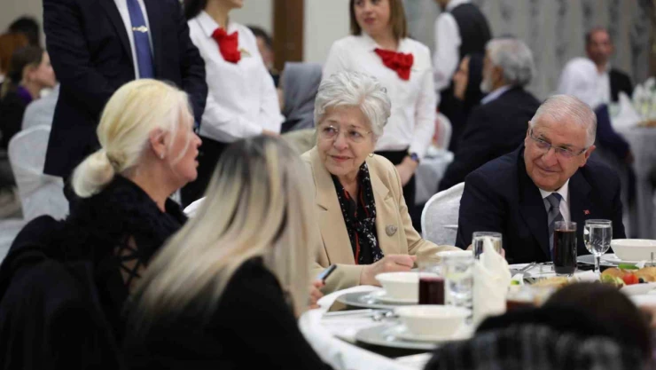 Bakan Güler:'Terör örgütü derhâl ve koşulsuz olarak silahlarını teslim etmelidir'