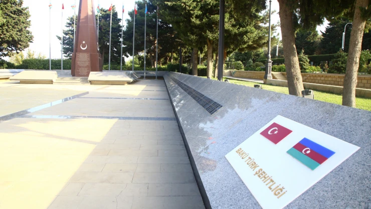 Bakan Koca Bakü'de