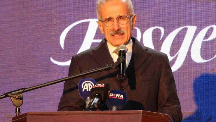 Bakan Uraloğlu:  'İstanbul'da yaptıkları yolsuzlukların hesabını vermek yerine, 'demokrasi elden gidiyor' diyorlar'