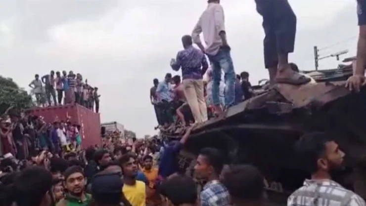 Bangladeş'te tren kazası: 17 ölü, 100'den fazla yaralı