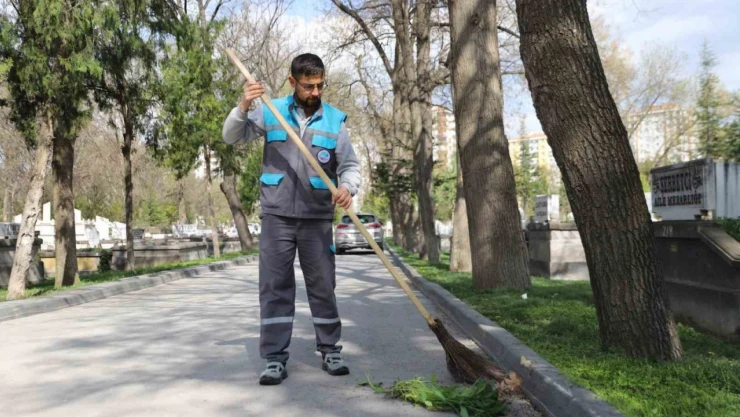 Başkan Büyükkılıç: 'Mezarlıklarda bayram hazırlığını tamamladık'