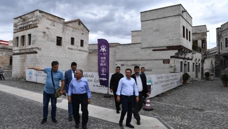 Başkan Büyükkılıç ve Vali Çiçek Tarihi Kayseri Mahallesi'ni inceledi