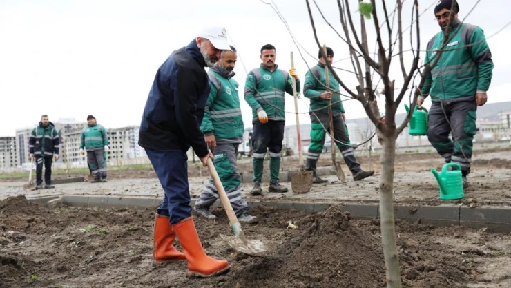 Başkan Çolakbayrakdar'dan Kayseri'de yine ilk olan Meyve Bahçeli Park Projesi