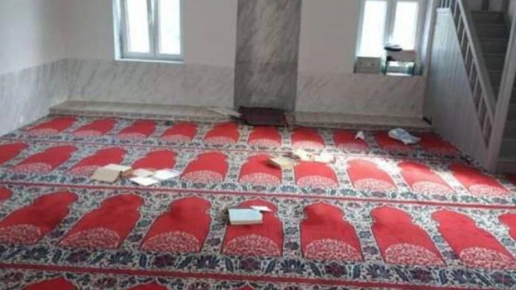 Batı Trakya'da camiye giren saldırgan Kur'an-ı Kerimleri yırttı