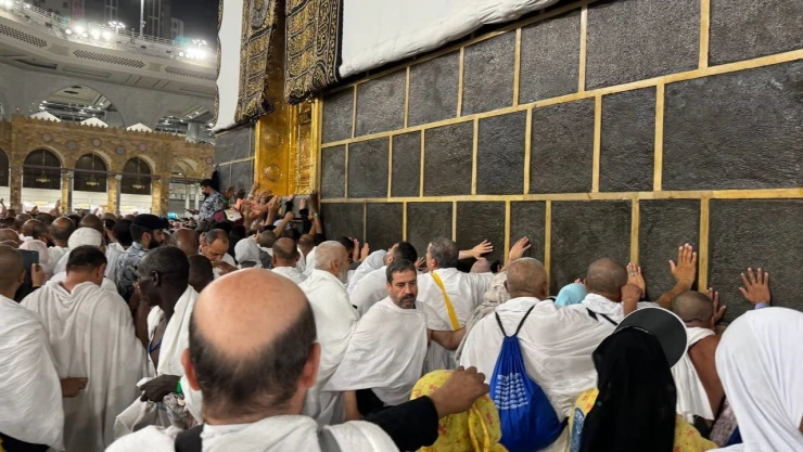 Beytullah'a yüz sürmek hacıların en büyük hayali