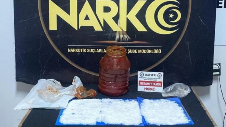 Bidonun içindeki salçada uyuşturucu madde bulundu