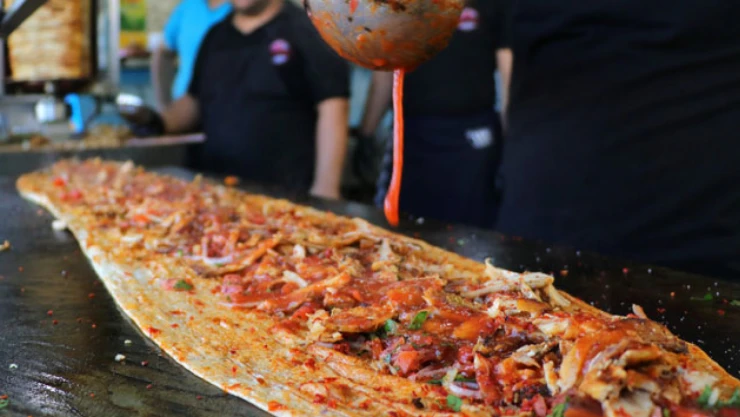 Bilinmedik yerlerden tavuk döner tüketmeyin