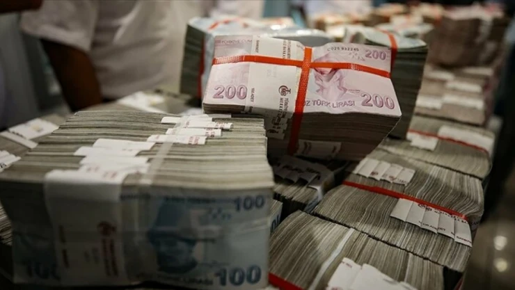 Bütçe yılın ilk yarısında 483,2 milyar lira açık verdi