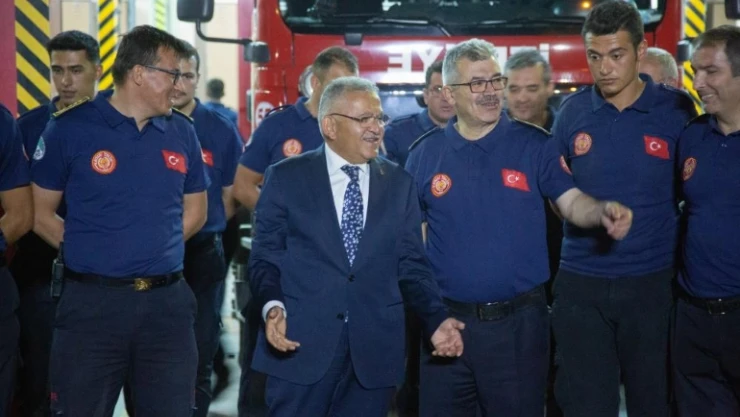 Büyükkılıç, Mersin'de fedakarca görev yapan itfaiye erlerini karşıladı