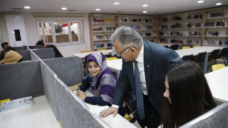 Büyükkılıç'tan 5 üniversitesi 'genç dostu' şehir Kayseri'ye davet