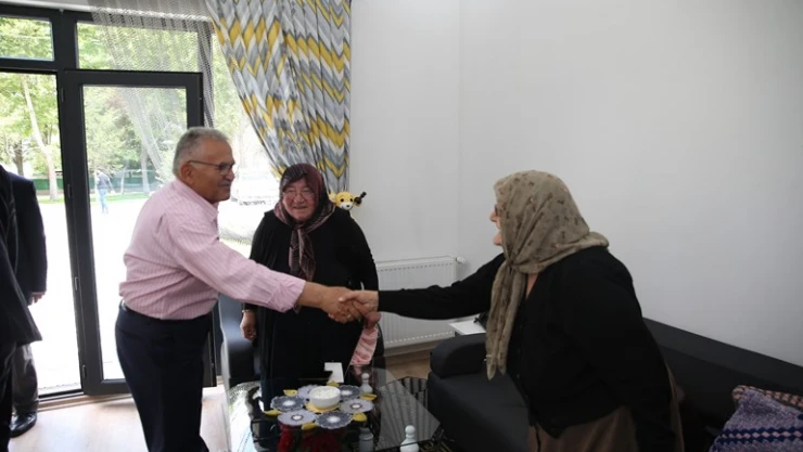 Büyükkılıç, ulu çınarların gönlünü aldı