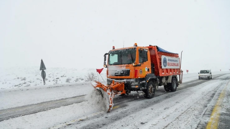 Büyükşehir'in 156 araç ve 328 personeli, karla mücadele için hazır
