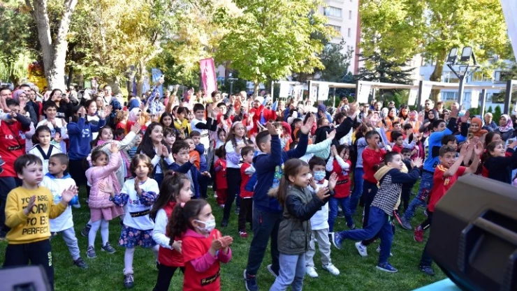 Büyükşehir, lösemili çocuklara moral ve sevgi dağıttı